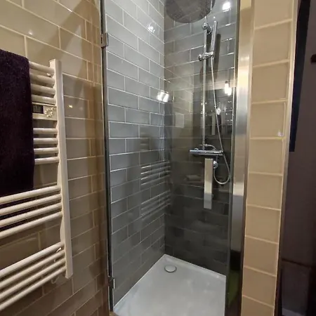 Homestay Superieures Privees, Plein Centre-ville De - Hubert
