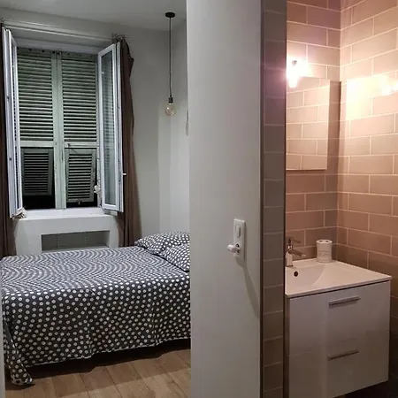 Homestay Superieures Privees, Plein Centre-ville De - Hubert *
