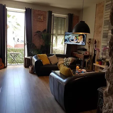 Superieures Privees, Plein Centre-ville De - Hubert Homestay