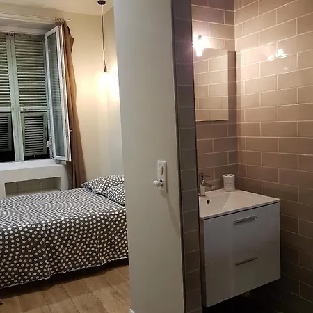 Superieures Privees, Plein Centre-ville De - Hubert Homestay *