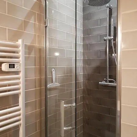 Homestay Superieures Privees, Plein Centre-ville De - Hubert *